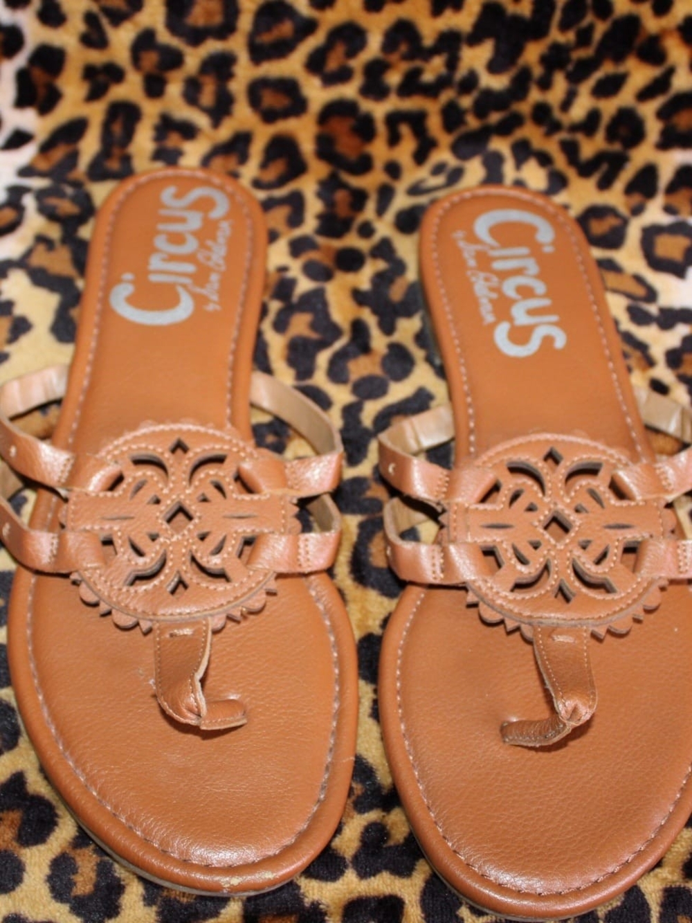 Circus by Sam Edelman Tan Leatherette Toe-Ring Sandals